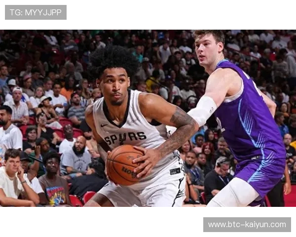 马刺榜眼哈珀小腿拉伤缺阵数周,球队后场人手充足不急于复出 马刺榜眼哈珀小腿拉伤缺阵数周,球队后场人手充足不急于复出