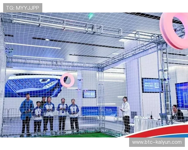 无人机足球世锦赛展示科技体育融合,场内观众体验AI互动新玩法 无人机足球世锦赛展示科技体育融合,场内观众体验AI互动新玩法